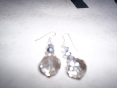 orecchini chic  handmade, su base cristallo. nickel free, 8 Euro 